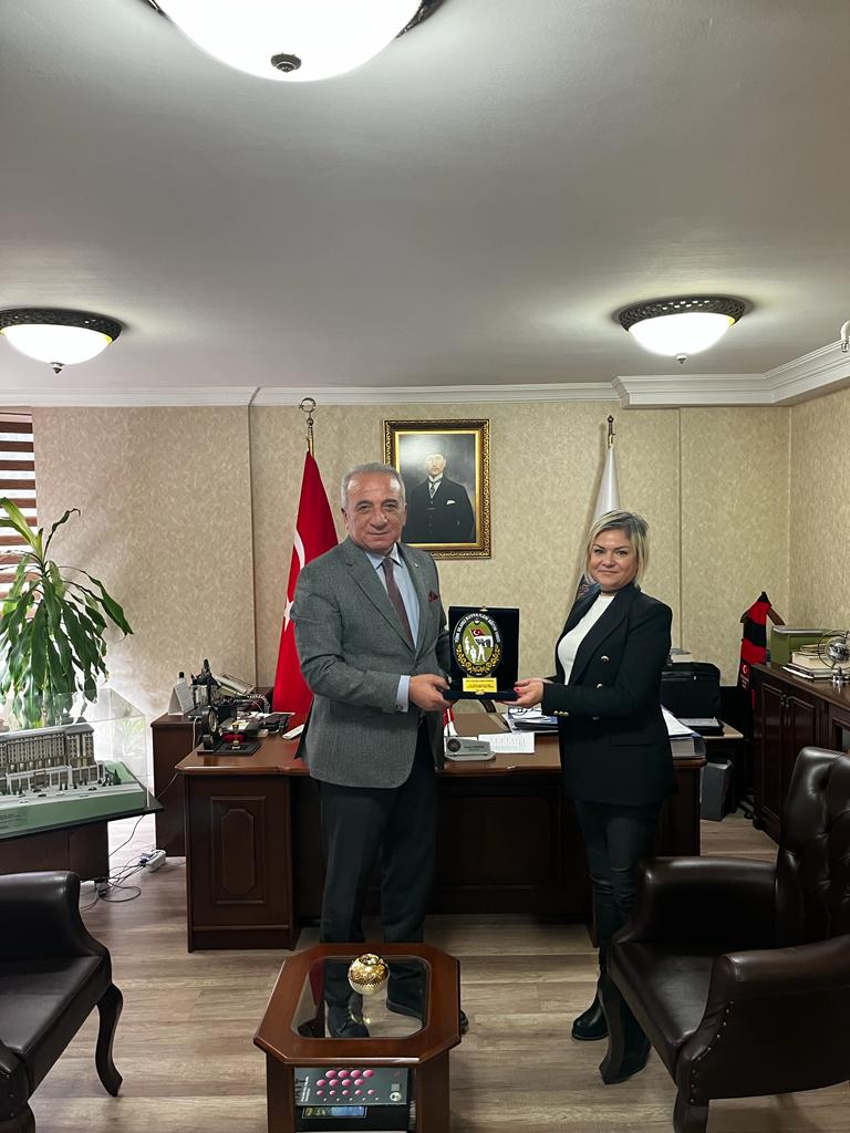 Vakıf Çalışanlarımızdan İkmal  İdari İşler Sorumlusu Sayın Damla KIVIRCIK'ın  Emeklilik Sebebiyle Vakfımızdan Ayrılışı